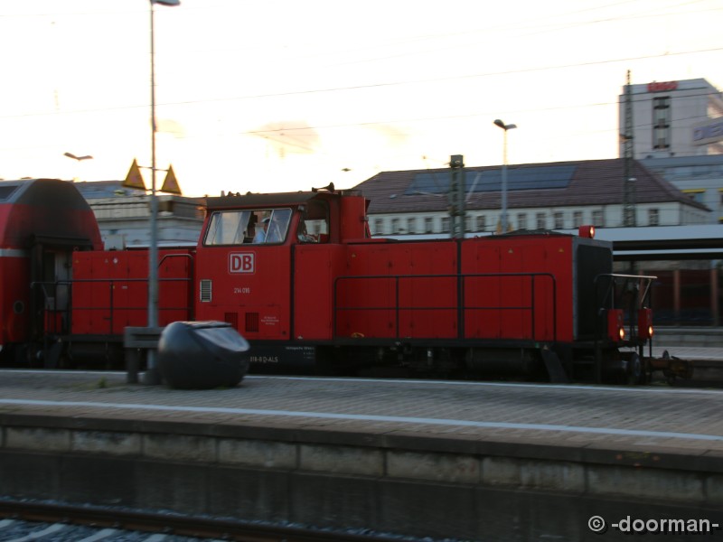 V100 2152 - 214 016-8.jpg