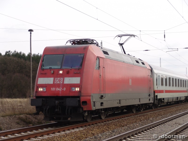 101 042-0 a.jpg