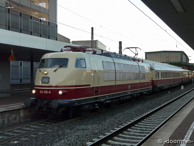 103 235-8.jpg