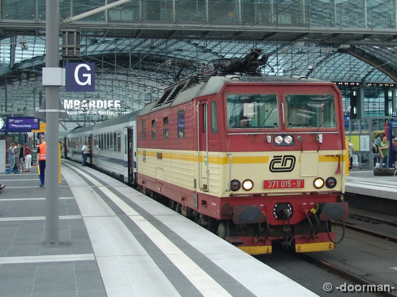 371 015-9.jpg